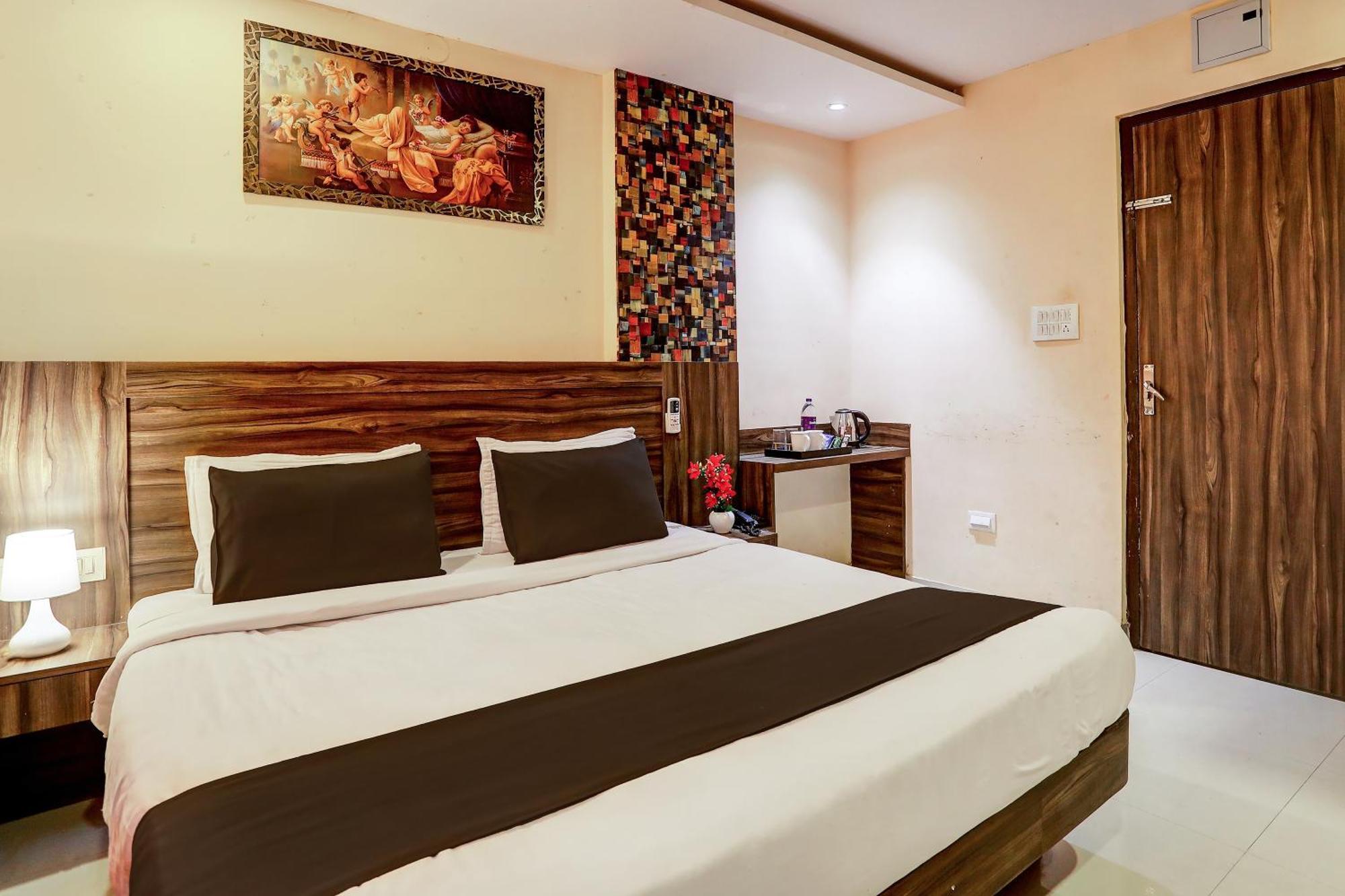 Super Hotel O Vaishnavi Inn Хидерабад Екстериор снимка