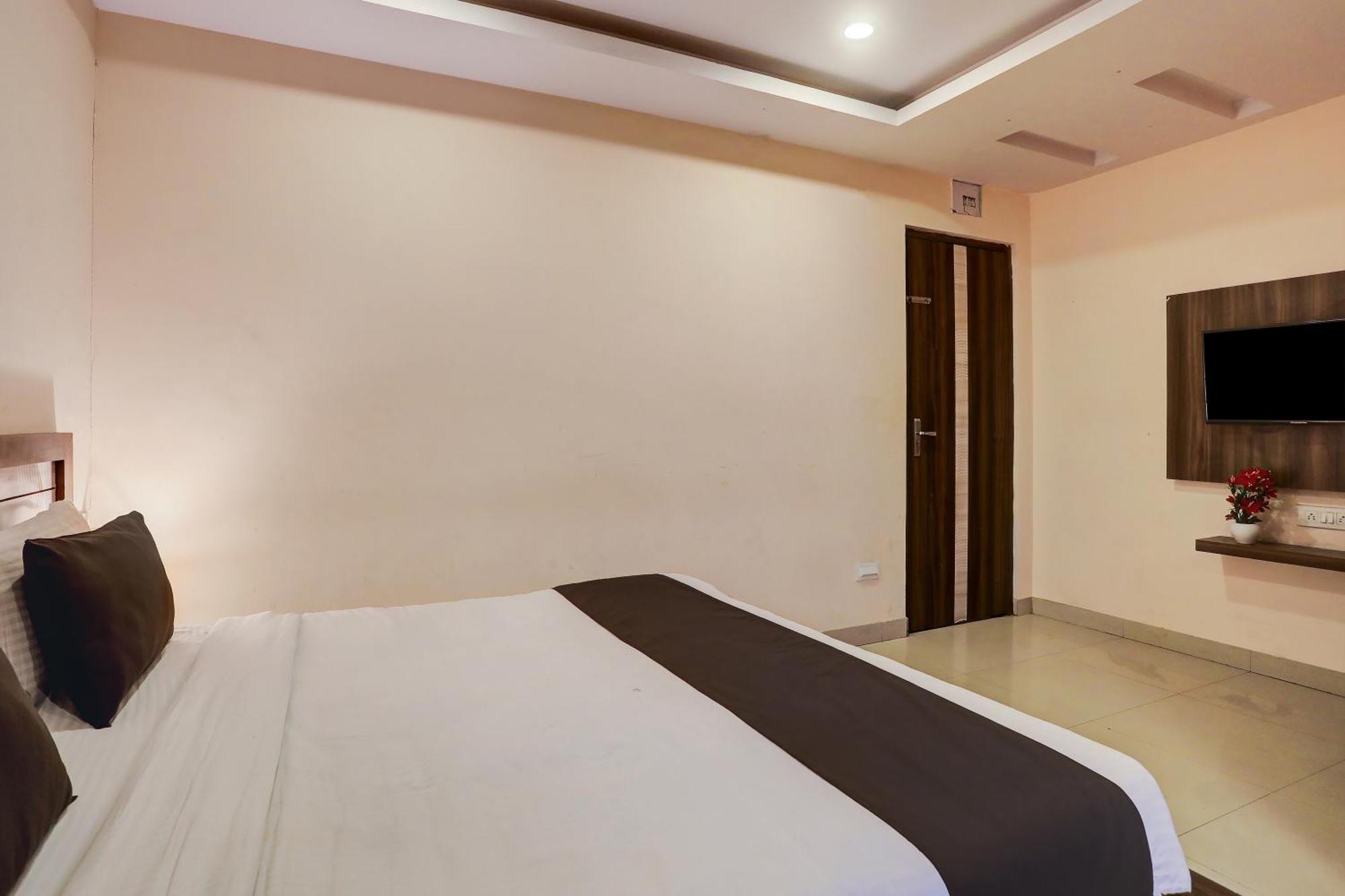 Super Hotel O Vaishnavi Inn Хидерабад Екстериор снимка