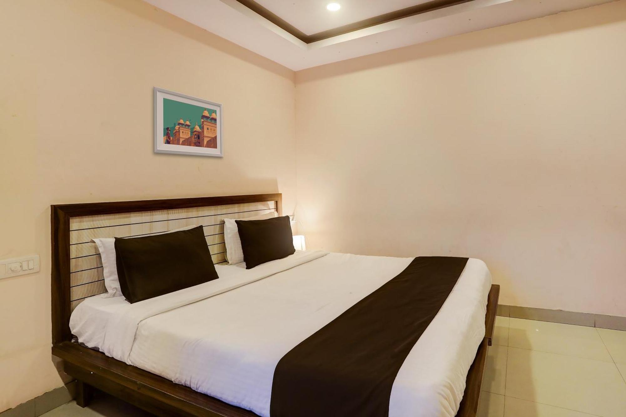 Super Hotel O Vaishnavi Inn Хидерабад Екстериор снимка