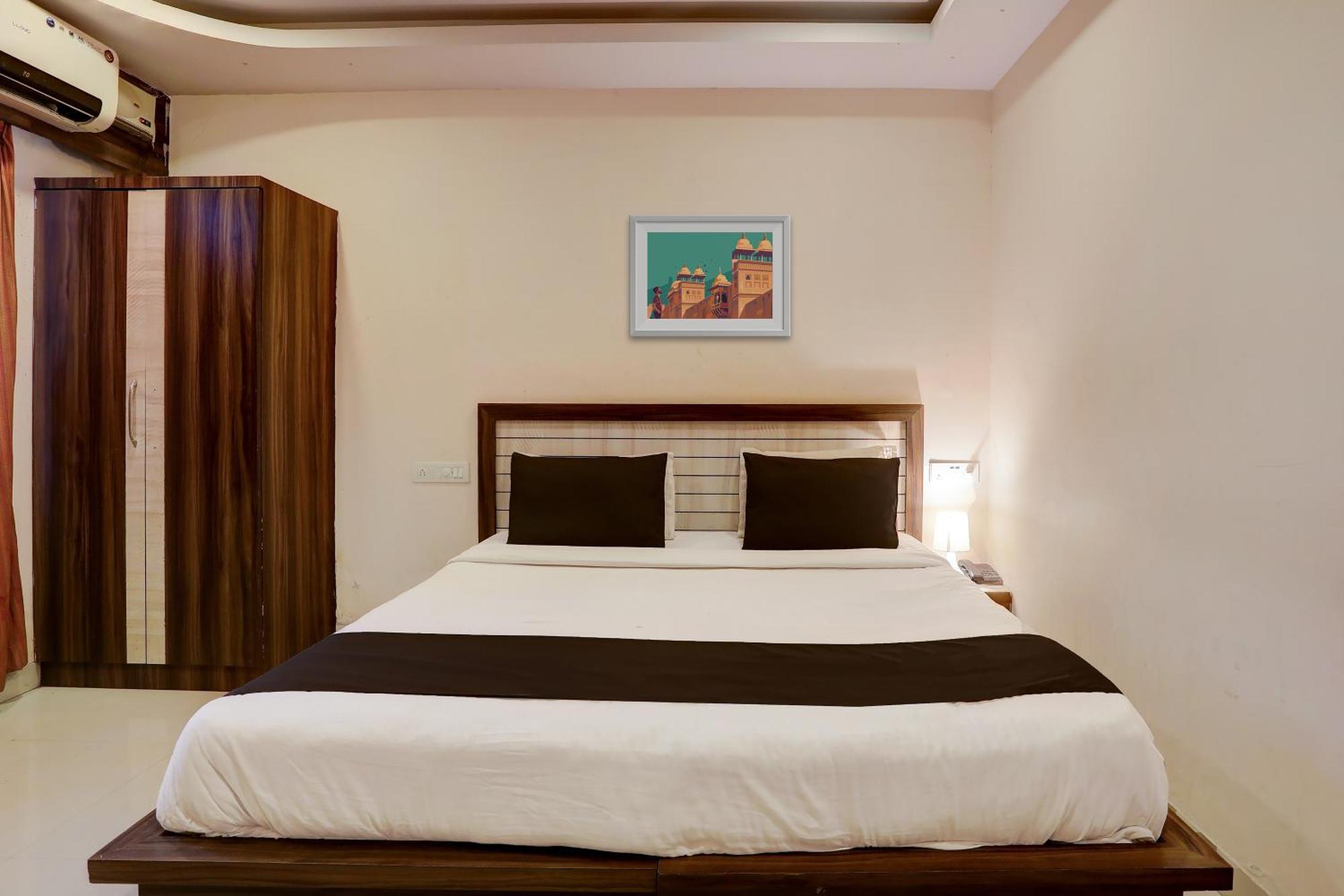 Super Hotel O Vaishnavi Inn Хидерабад Екстериор снимка