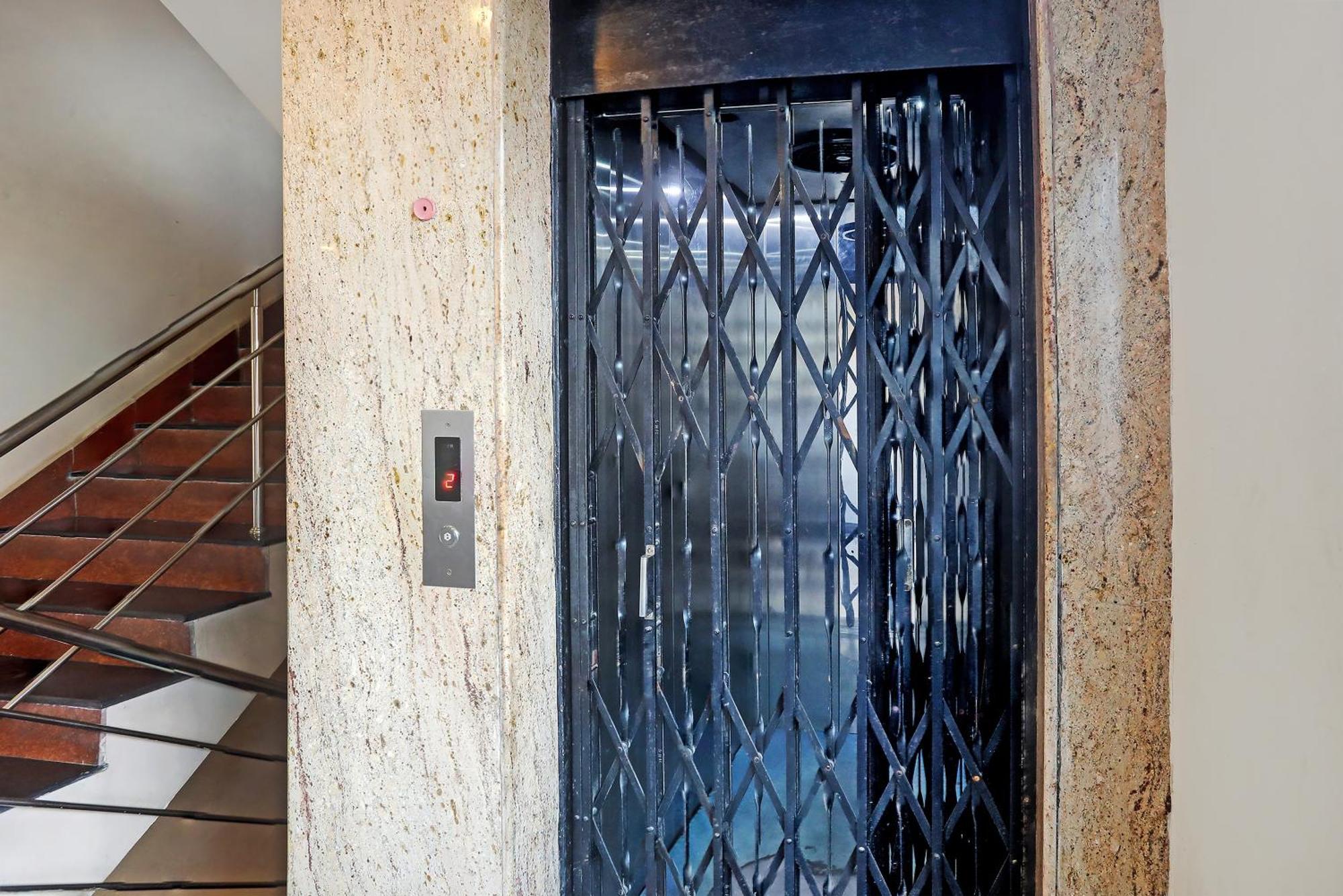 Super Hotel O Vaishnavi Inn Хидерабад Екстериор снимка