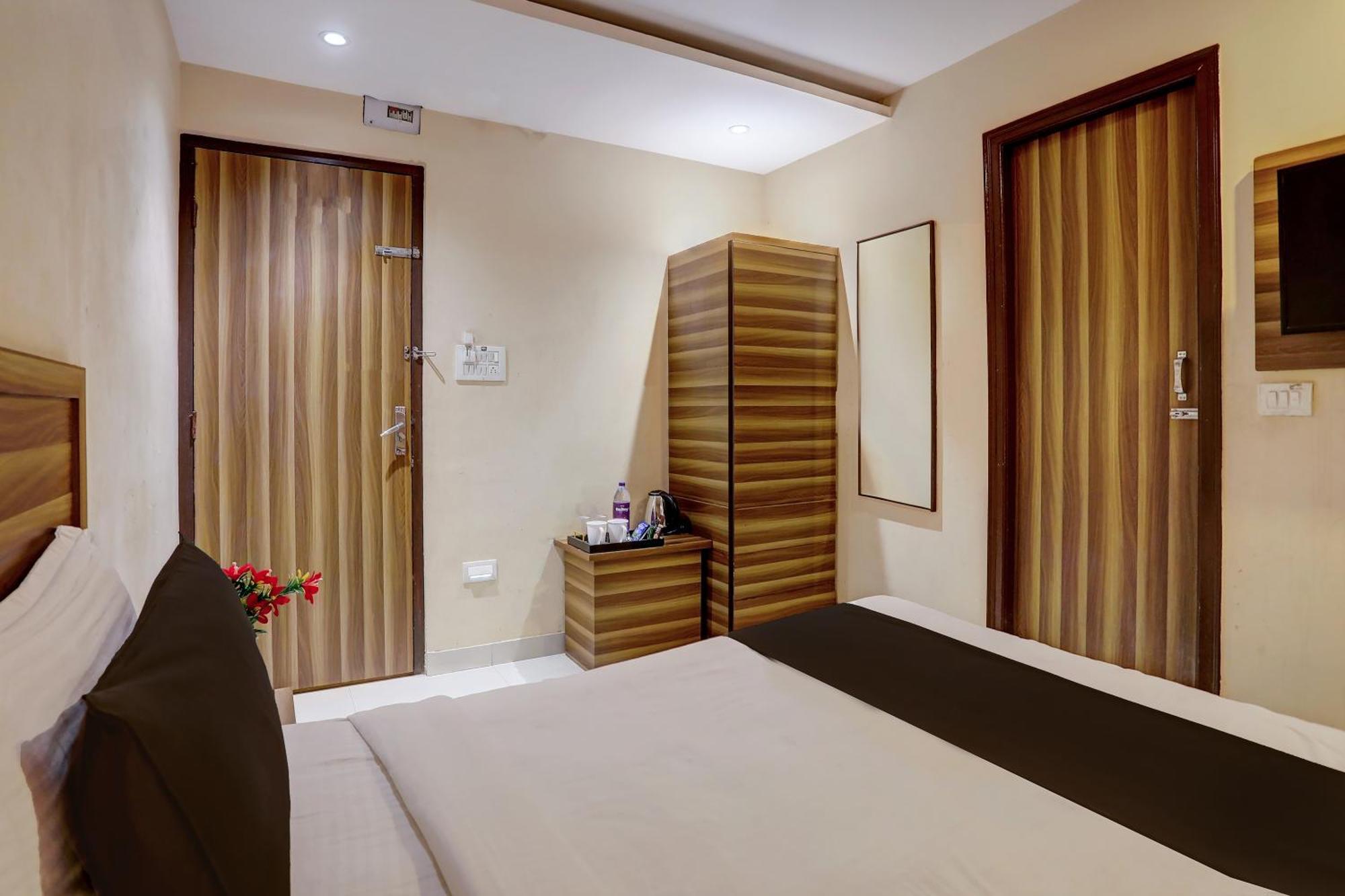 Super Hotel O Vaishnavi Inn Хидерабад Екстериор снимка